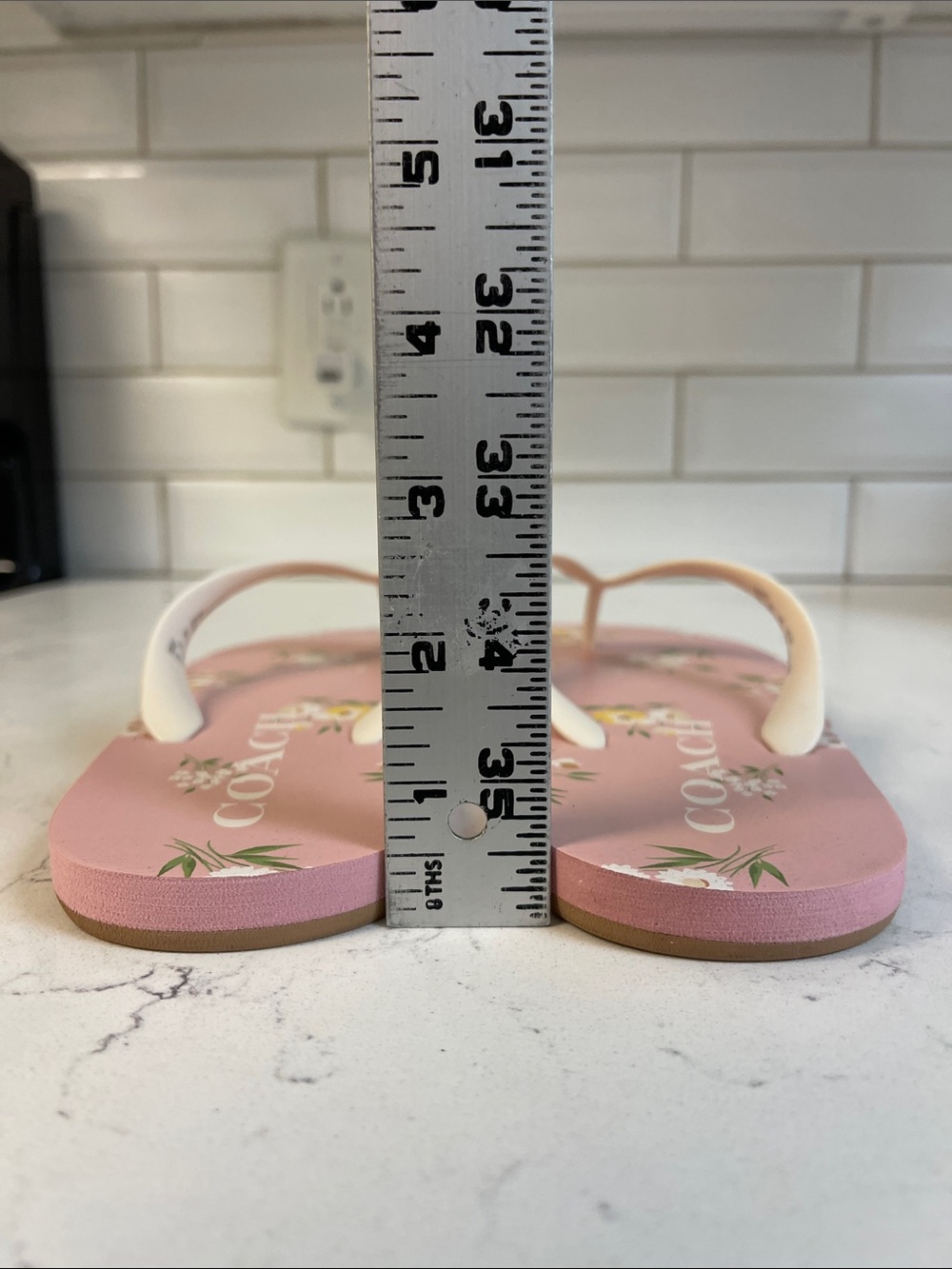 Coach “Zak” FG3437 Pink Floral Rubber Flip Flops Size 8 - Picture 4 of 17